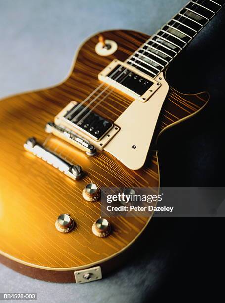 gibson les paul custom 1954 gold top guitar (soft focus) - gibson les paul ストックフォトと画像