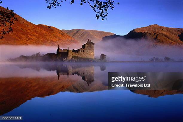 scotland, strathclyde, loch awe, kilchurn castle in mist - scotland castle stock pictures, royalty-free photos & images