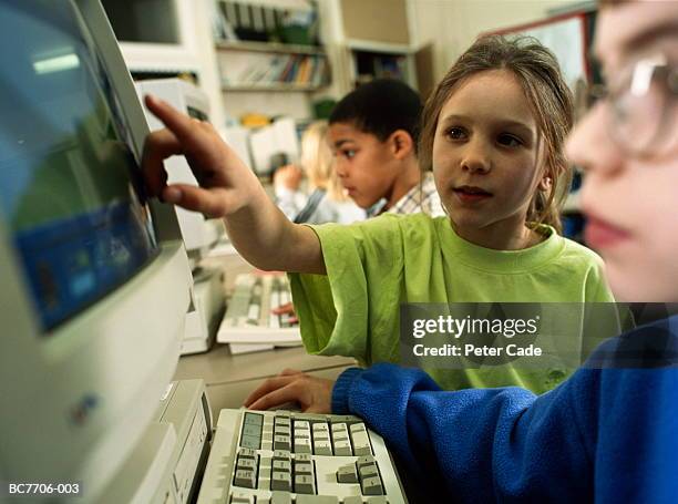 Student Pointing Screen 677 Kid Pointing At Screen Stock Photos, High-Res Pictures, and Images ...