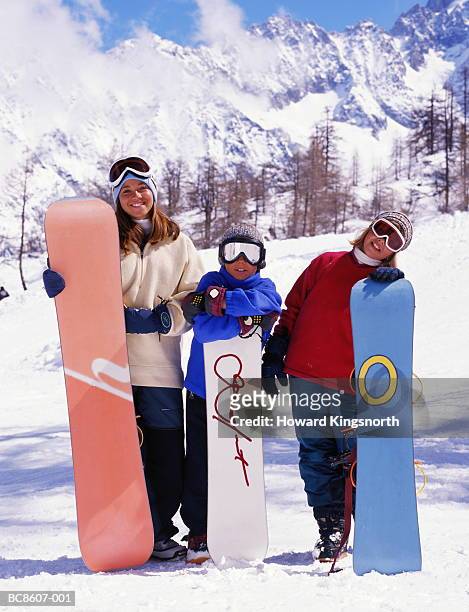 three children (10-15) holding snowboards, portrait, france - velo casaco imagens e fotografias de stock