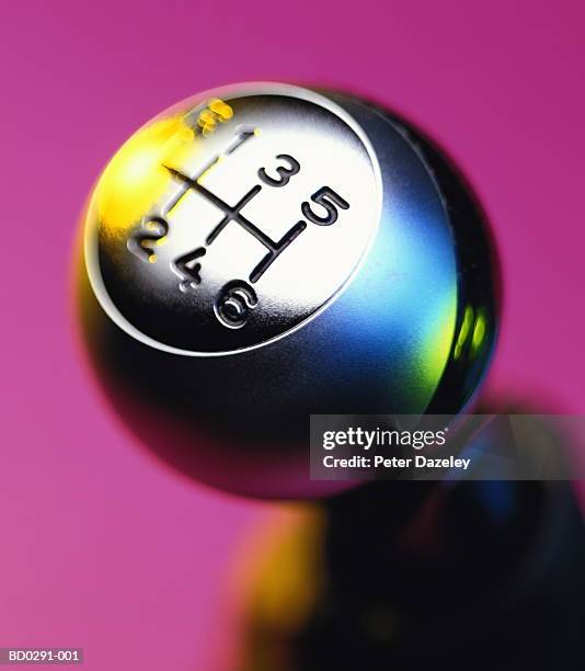 gear stick against pink background, close-up (brightly lit) - levier de vitesse photos et images de collection
