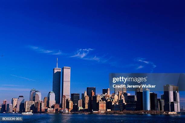 usa, new york city, lower manhattan skyline - new york city skyline twin towers photos et images de collection