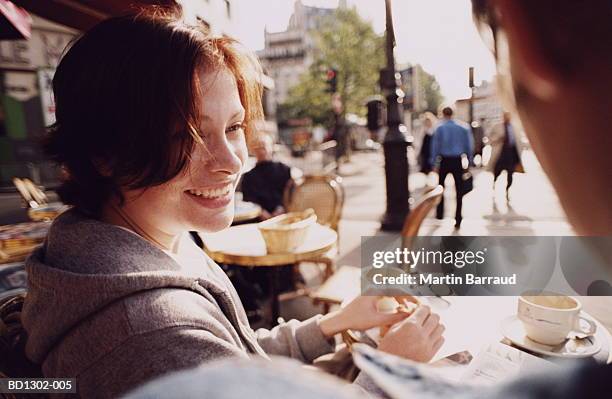 young couple sitting at outdoor cafe, close-up, paris, france - couple paris stockfoto's en -beelden