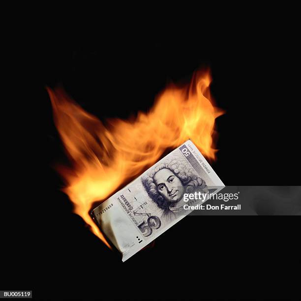 burning fifty deutsche mark note - dm stockfoto's en -beelden