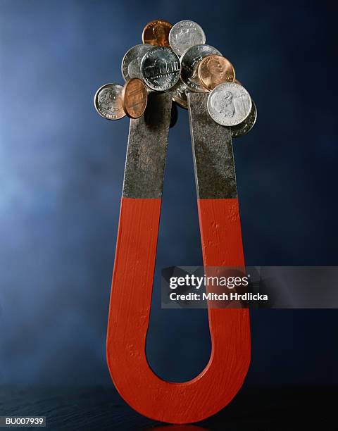 coins on magnet - hoefijzermagneet stockfoto's en -beelden