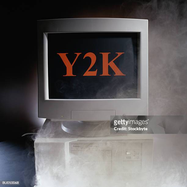 smoking computer showing y2k - computer 2000 stock-fotos und bilder