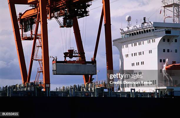 Ofline Loading Off Loading Photos and Premium High Res Pictures - Getty Images
