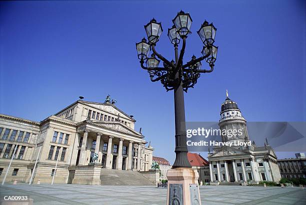 germany, berlin, schauspielhaus and french basilica (wide angle) - gendarmenmarkt stock pictures, royalty-free photos & images