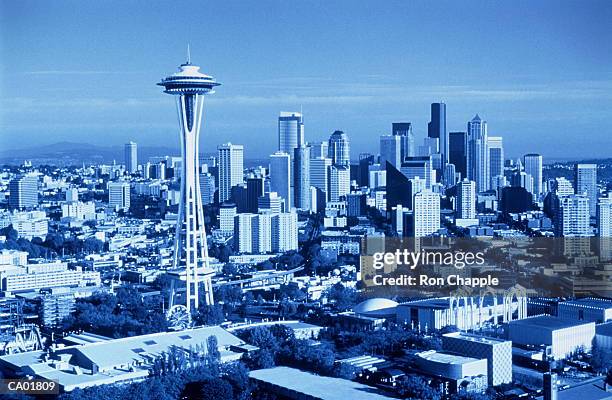 usa, washington, seattle, space needle and skyline (blue toned) - seattle center stock pictures, royalty-free photos & images