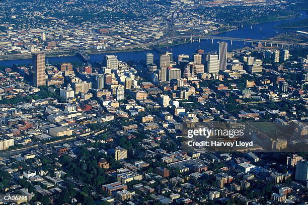 usa, oregon, portland, skyline and willamette river, aerial view - fiume willamette foto e immagini stock