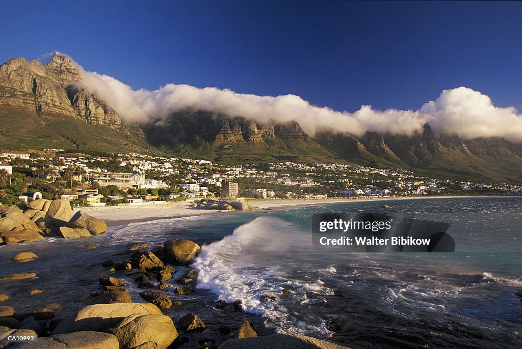 South Africa, Western Cape, Capetown, Camp's Bay and Table Mountain
