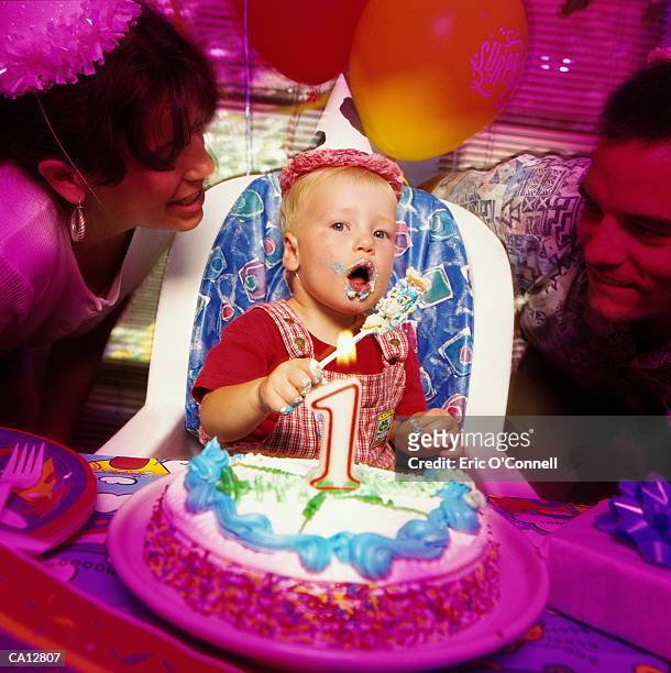 parents & baby at first birthday party, baby eating cake - first birthday 個照片及圖片檔