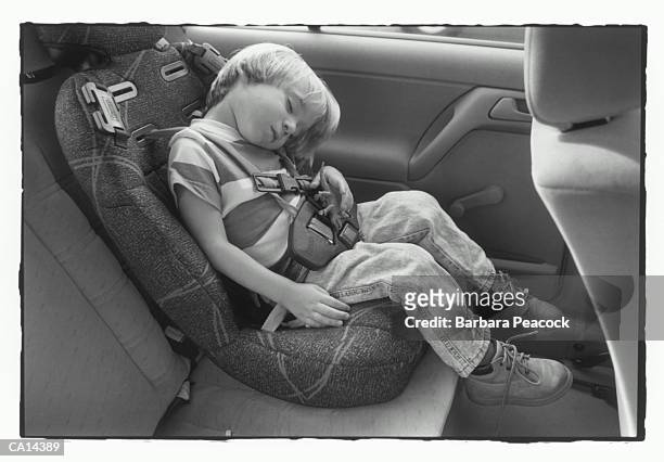 boy (3-5) sleeping in car (b&w) - barbara tag stock-fotos und bilder