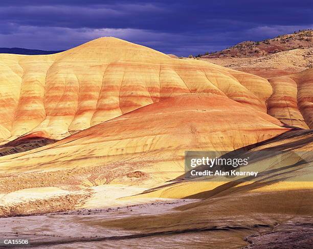 usa, oregon, painted hills - fossil site stockfoto's en -beelden