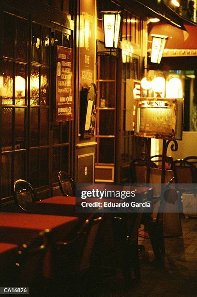 france, ile-de-france, paris, restaurant exterior, night - ile stock pictures, royalty-free photos & images