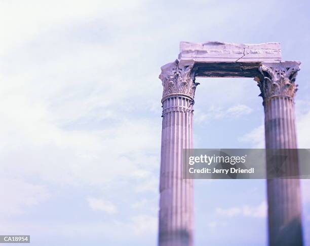 greece, athens, temple of zeus, low angle view (detail of columns) - athens2004travel fotografías e imágenes de stock