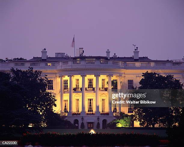 usa, washington dc, white house, exterior, night - white house washington dc fotografías e imágenes de stock