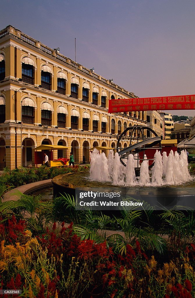 China, Macao, fountain and garden in Leal Senado Square