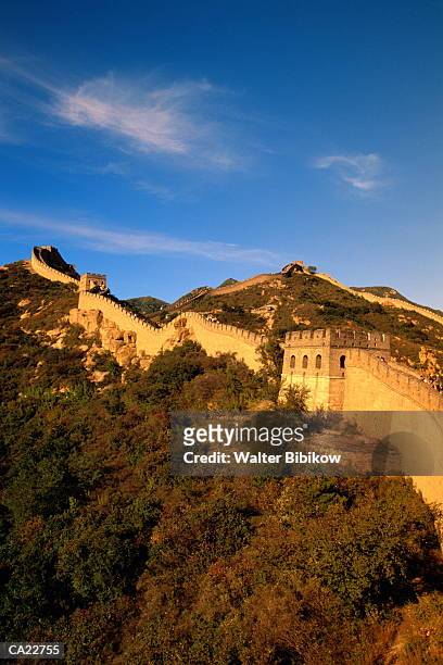china, beijing, great wall bathed in afternoon sunlight - northern china stock pictures, royalty-free photos & images