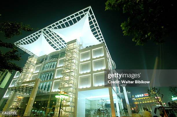 china, shanghai, people's square, opera house, night, low angle view - peoples square stock pictures, royalty-free photos & images