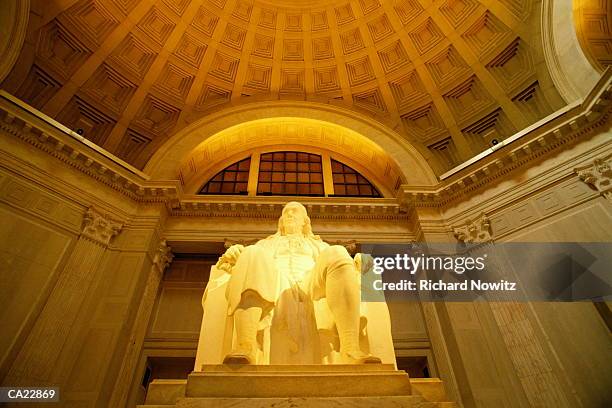 usa, pennsylvania, philadelphia, benjamin franklin statue - philadelphia stock-fotos und bilder