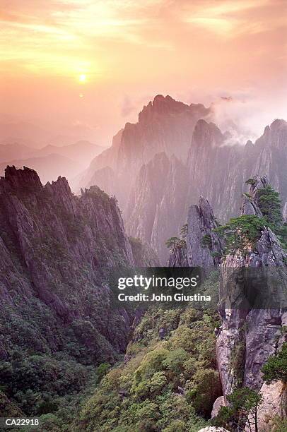 china, anhui, huangshan (yellow mountains), sunrise - east china stock pictures, royalty-free photos & images