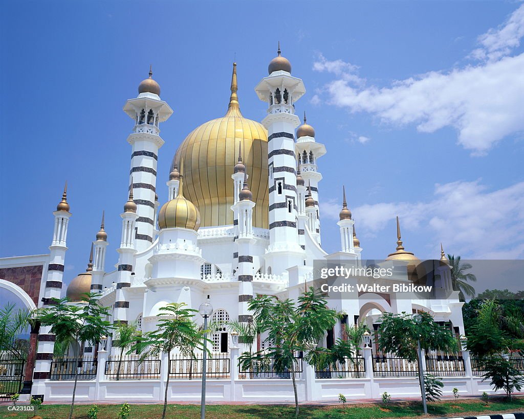 Malaysia, Kuala Kangsar, Perak, Ubudiah Mosque, exterior view