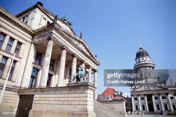 germany, berlin, schauspielhaus and french basilica - gendarmenmarkt stock pictures, royalty-free photos & images
