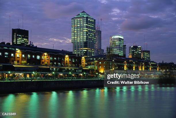 argentina, buenos aires, puerto madero, night - puerto madero stock-fotos und bilder