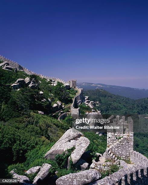 portugal, lisbon, castelo dos mouros - castelo stockfoto's en -beelden