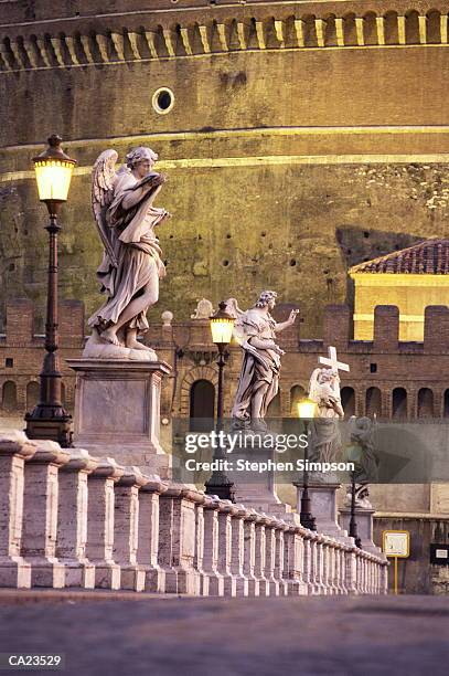 bernini's angels & castle ponte sant'angelo, rome, italy - sant�� stock-fotos und bilder