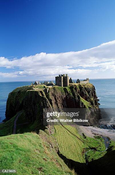 scotland, aberdeen, stonehaven, dunnotar castle - grampian - scotland photos et images de collection
