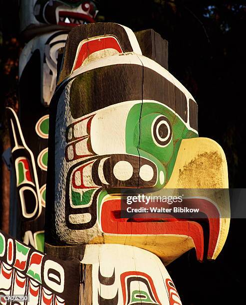 canada, british columbia, vancouver, stanley park, totem pole - walter bibikow stock pictures, royalty-free photos & images