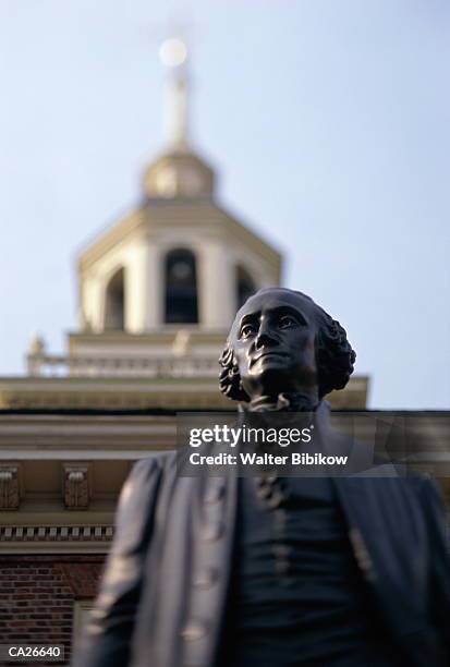 usa, philadelphia, george washington statue at indendence hall - walter bibikow stock pictures, royalty-free photos & images