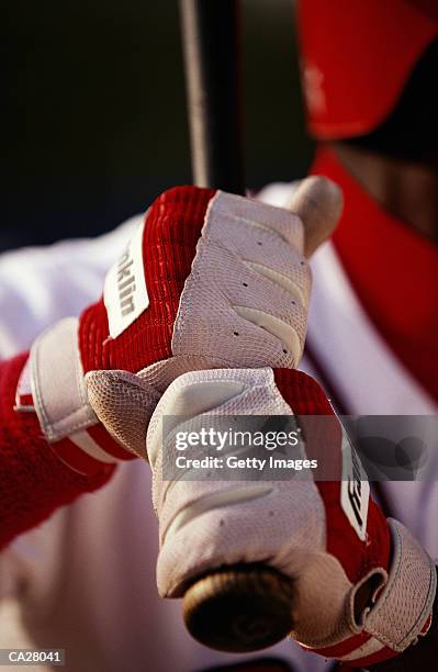 baseball player gripping bat, close-up - bat animal stockfoto's en -beelden