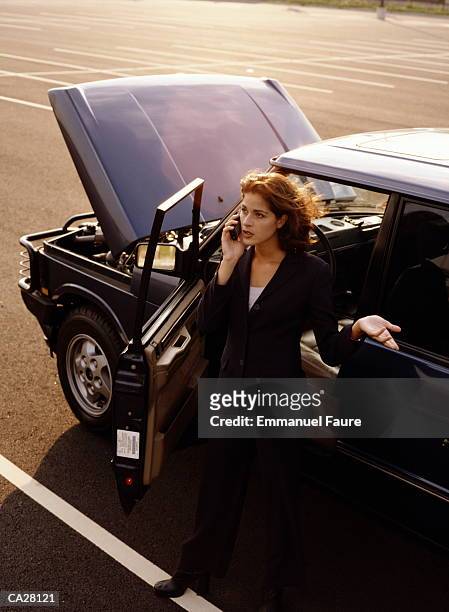 young woman with car breakdown talking on mobile phone - vehicle breakdown ストックフォトと画像
