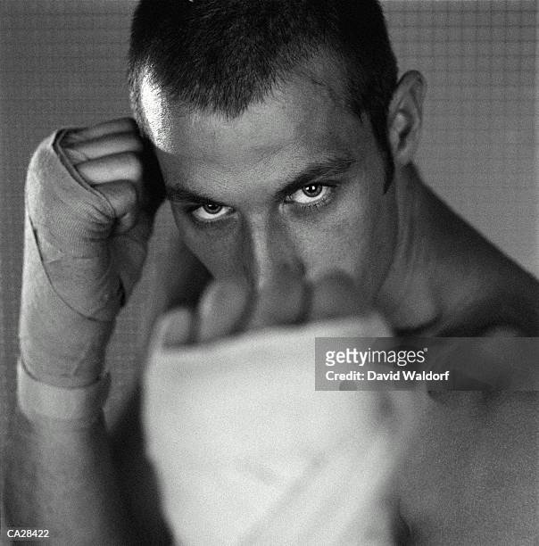 boxer with taped hands, portrait, close-up (b&w) - waldorf fotografías e imágenes de stock