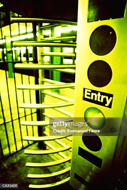 subway station turnstile, new york city, new york, usa - burberry and fox searchlight pictures honour the cast and filmmakers of brooklyn stockfoto's en -beelden