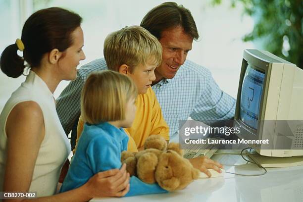 Familly Computer 3,721 Family With Desktop Computers Stock Photos, High-Res Pictures ...