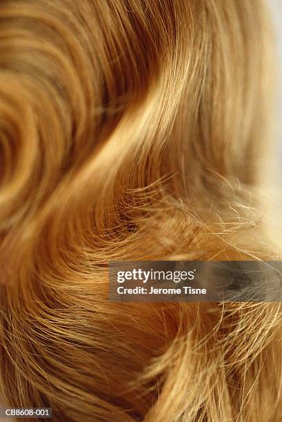 long, wavy blonde hair, full frame - capelli o peli foto e immagini stock