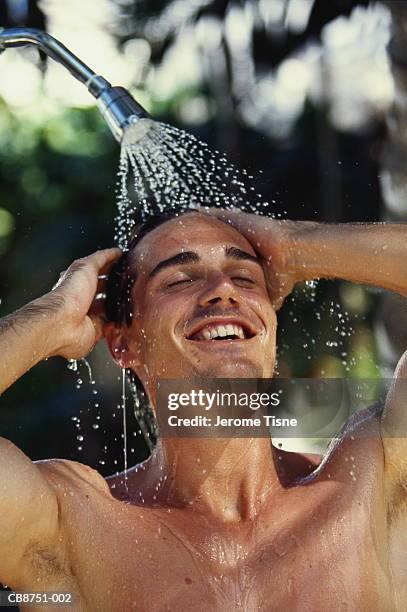 young man taking shower outdoors, close-up - hombre en la ducha fotografías e imágenes de stock