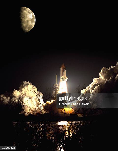 space shuttle launching and the moon - space shuttle foto e immagini stock