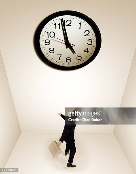 businessman waiting for five o'clock - early termination foto e immagini stock