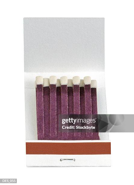 open pack of matches - streichholzbriefchen stock-fotos und bilder