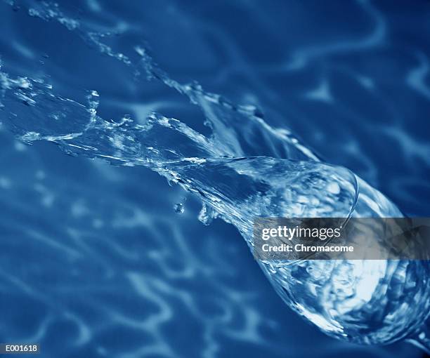 water spilling from glass - activists holds candlelight vigil to mark 1 month anniversary of oil spill stockfoto's en -beelden