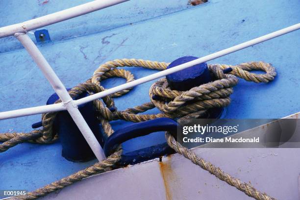 knotted rope around metal stays - nautische ausrüstung stock-fotos und bilder