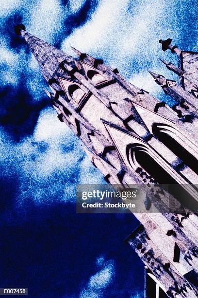 cathedral tower with blue cast - behind the scenes of the cast of jackass spoofing the best picture nominees for the 16th annual critics choice movie awards stockfoto's en -beelden