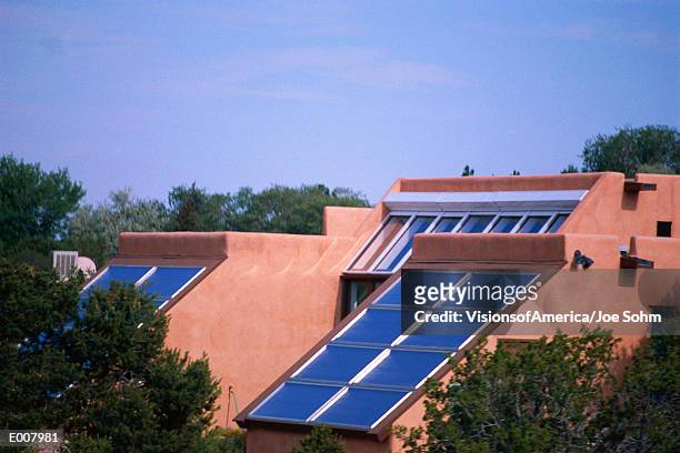 adobe home with solar panels - adobe home stock-fotos und bilder