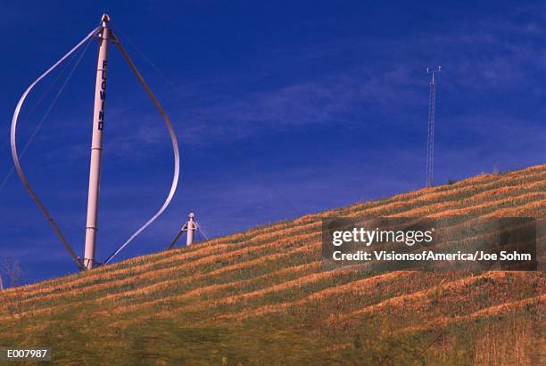 usa, california, altamont pass, wind turbines, low angle view - altamont pass stock pictures, royalty-free photos & images