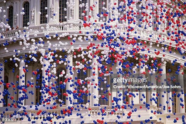 detail of capitol building with red, white, and blue balloons - us senate photos et images de collection